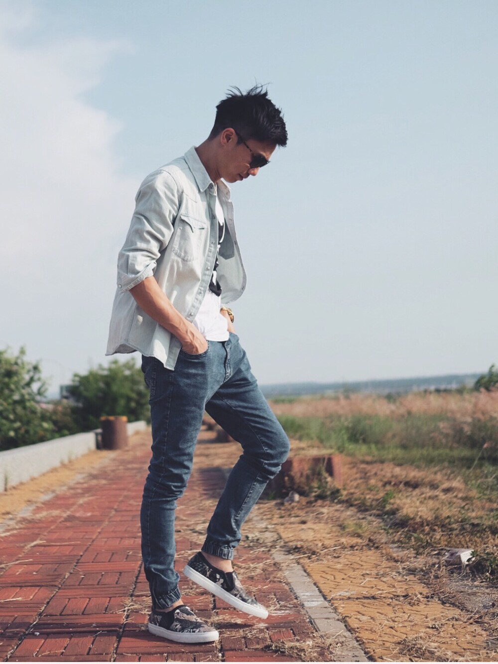 「PULL&BEARのアイテム（デニムパンツ、ブルー系）」を使った、kevin_9514さん（メンズ・172cm）の夏コーディネートの1枚目の写真