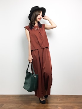 「テラコッタ」｜「アイテム（つなぎ/オールインワン）」を使った、KIIさん（レディース・160cm）の秋コーディネート