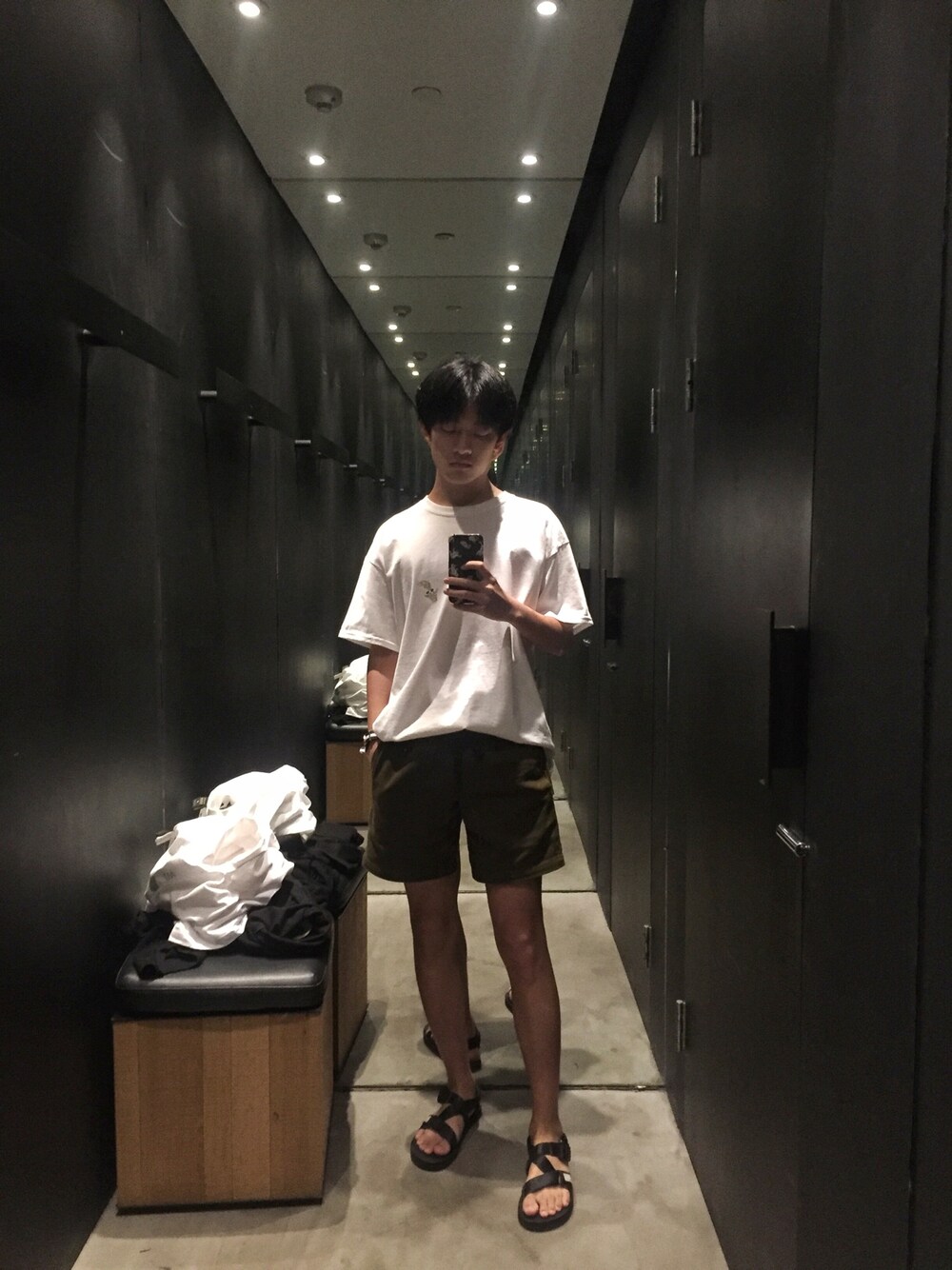 「I.Tのアイテム（Tシャツ/カットソー、ホワイト系）」を使った、トクスさん（メンズ・172cm）の夏コーディネートの1枚目の写真
