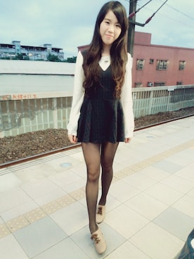 「NET（ネット）のアイテム（アクセサリー）」を使った、Tina Wangさん（レディース・157cm）の冬コーディネート