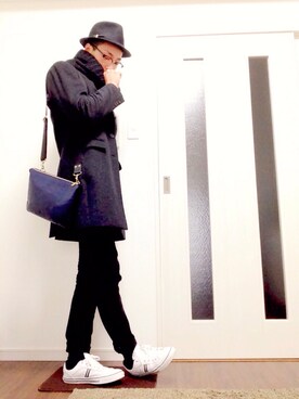 「ブラック×ホワイト」｜「アイテム（チェスターコート）」を使った、mo_o_riさん（メンズ・174cm）の冬コーディネート