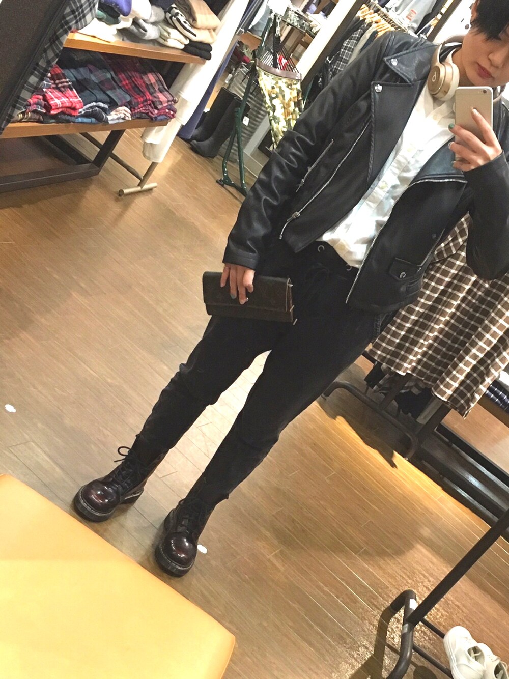 「Dr. MartensのDr.Martens / PASCAL 8eye ブーツ（ブーツ、ブラウン系）」を使った、ami@7さん（レディース・150cm）の冬コーディネートの1枚目の写真