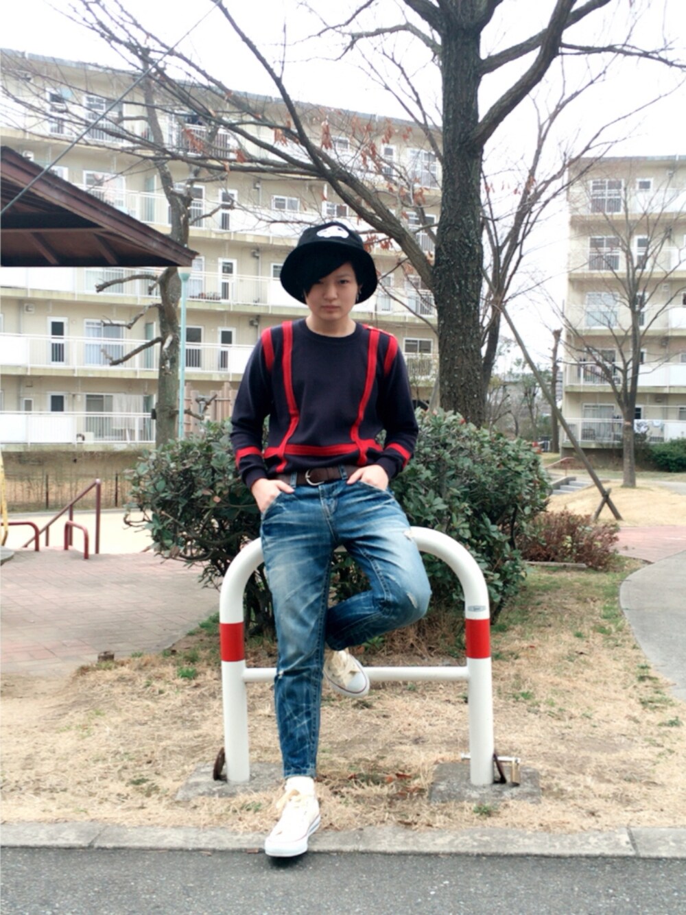 「シンプルコーデ、春コーデ、デニム、converse」｜「CONVERSEのCONVERSE / CVS ALL STAR  HI（スニーカー、ホワイト系）」を使った、ami@7さん（レディース・150cm）の春コーディネートの1枚目の写真