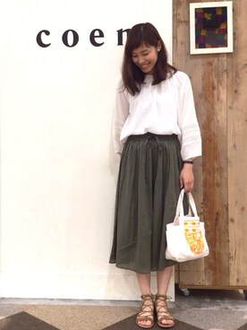 「アイテム（トートバッグ、オレンジ系）」を使った、あらーきさん（レディース・163cm）の春コーディネート