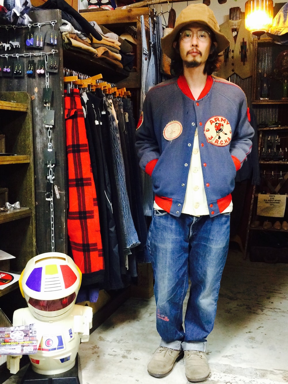 「vintage、ヴィンテージ、古着、スタジャン、COBICOBI、リメイク、マウンテンハット、レトロブティックことり、ことり、僕のびんびん物語はお蔵入り」｜「VINTAGEの50's / ウールスタジャン（スタジャン、ブルー系）」を使った、ことりの昭和ちゃん ✅さん（メンズ・171cm）の冬コーディネートの1枚目の写真