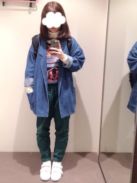 「ホワイトスニーカー」｜「アイテム（デニムジャケット）」を使った、ブラックハヤテ号さん（レディース・157cm）の秋コーディネート
