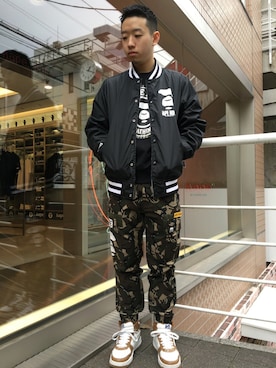 「カモ柄」｜「アイテム（スウェット）」を使った、松枝 宏明さん（メンズ・164cm）の春コーディネート