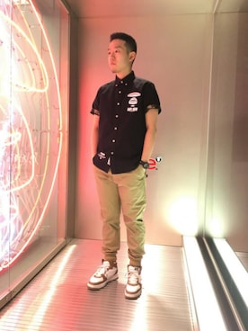 「AAPE BY A BATHING APE（エーエイプバイアベイシングエイプ）のアイテム（パンツ）」を使った、松枝 宏明さん（メンズ・164cm）の春コーディネート