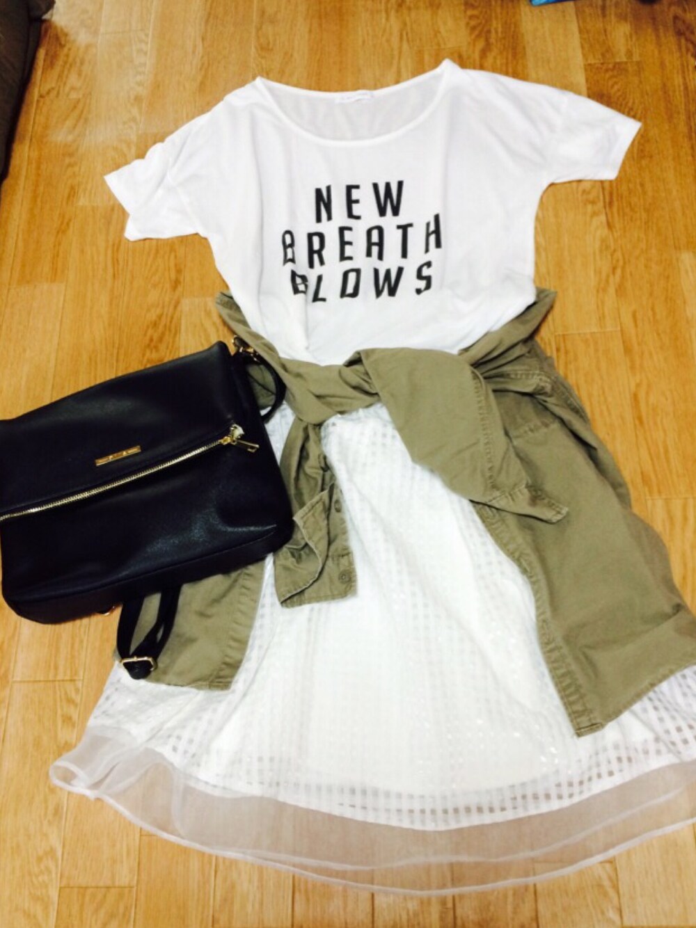 「イチゴ狩り」｜「LOWRYS FARMのアイテム（Tシャツ/カットソー、ホワイト系）」を使った、ASさん（レディース・157cm）の春コーディネートの1枚目の写真