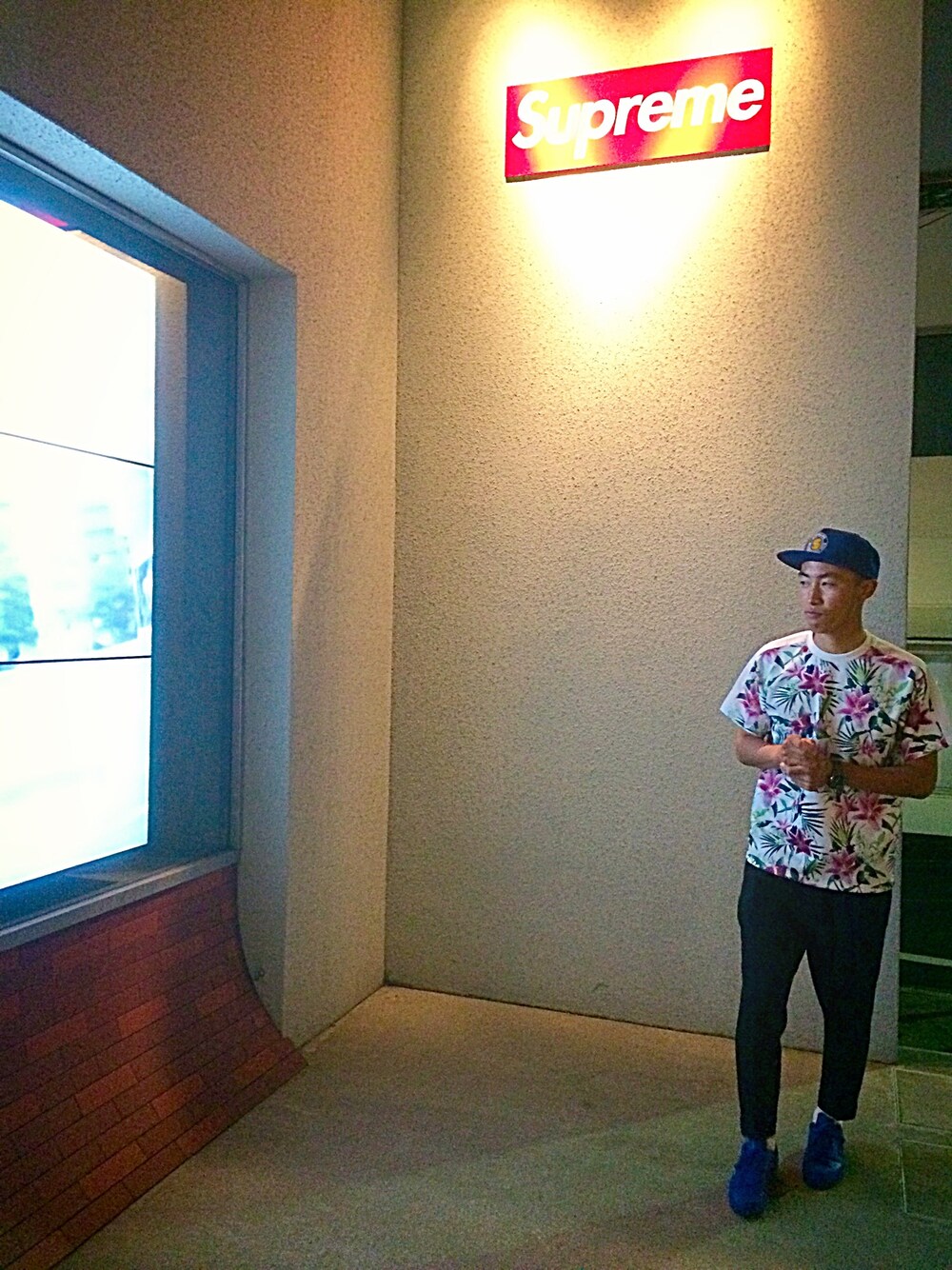 「JOYRICH、supreme、adidas originals、abahouse」｜「JOYRICHのOptical Garden Tee（Tシャツ/カットソー、ホワイト系）」を使った、ryotaさん（メンズ・175cm）の春コーディネートの1枚目の写真