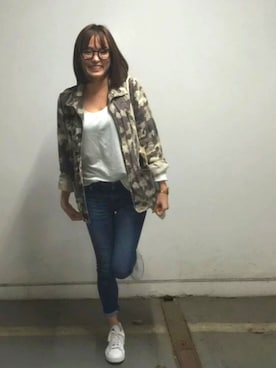 「miu miu（ミュウミュウ）のアイテム（Tシャツ/カットソー）」を使った、中山こころさん（レディース・160cm）の春コーディネート
