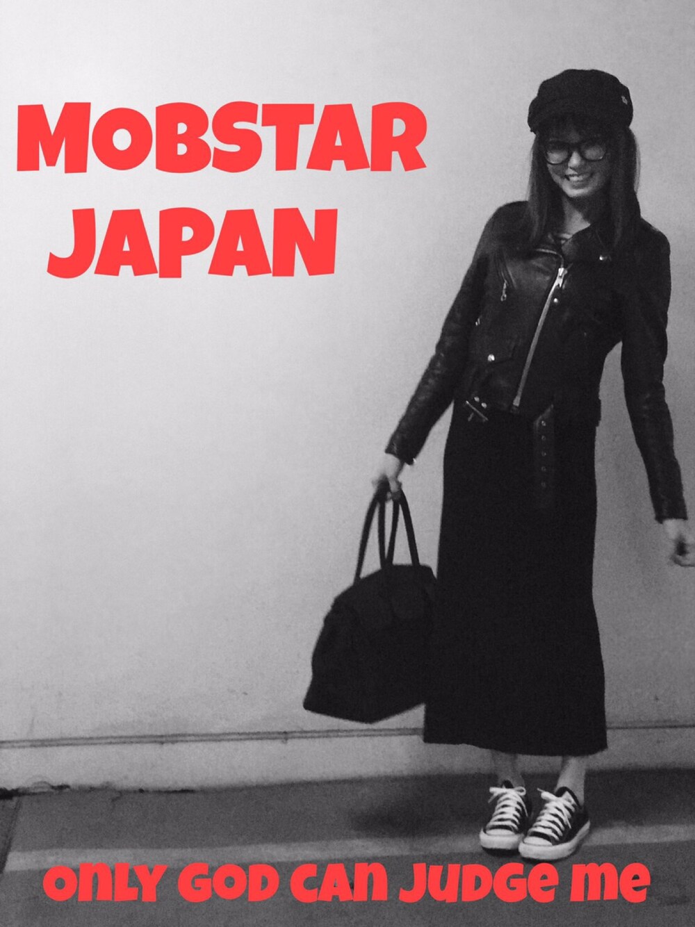 「オトナカジュアル、モノトーン、UNIQLO、オトナ女子、キャスケット、ライダース、タイトスカート、スニーカー、converse、めがね」｜「mobstarのアイテム（キャスケット、ブラック系）」を使った、中山こころさん（レディース・160cm）の冬コーディネートの1枚目の写真