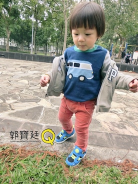 「babygap」｜「アイテム（チノパンツ）」を使った、ᴿᵁᴮᴵᴼさん（キッズ・90cm）の冬コーディネート
