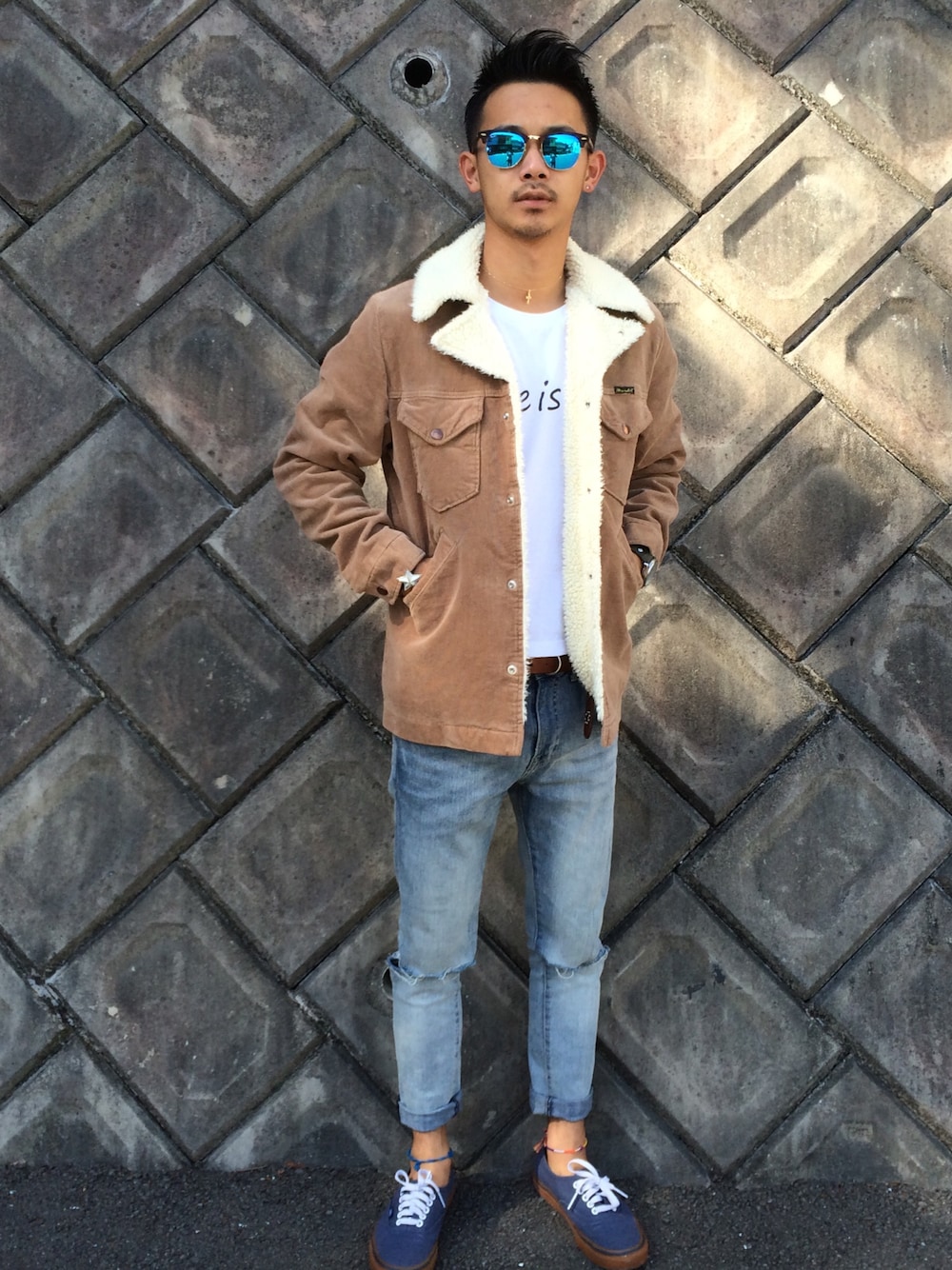 「ThreeArrows、BEAMS、H&M、VANS、Ron Herman、ray ban、Wrangler、ランチコート、ootd」｜「BEAMSのアイテム（その他アウター、ブラウン系）」を使った、$$$_threearrowsさん（メンズ・165cm）の秋コーディネートの1枚目の写真