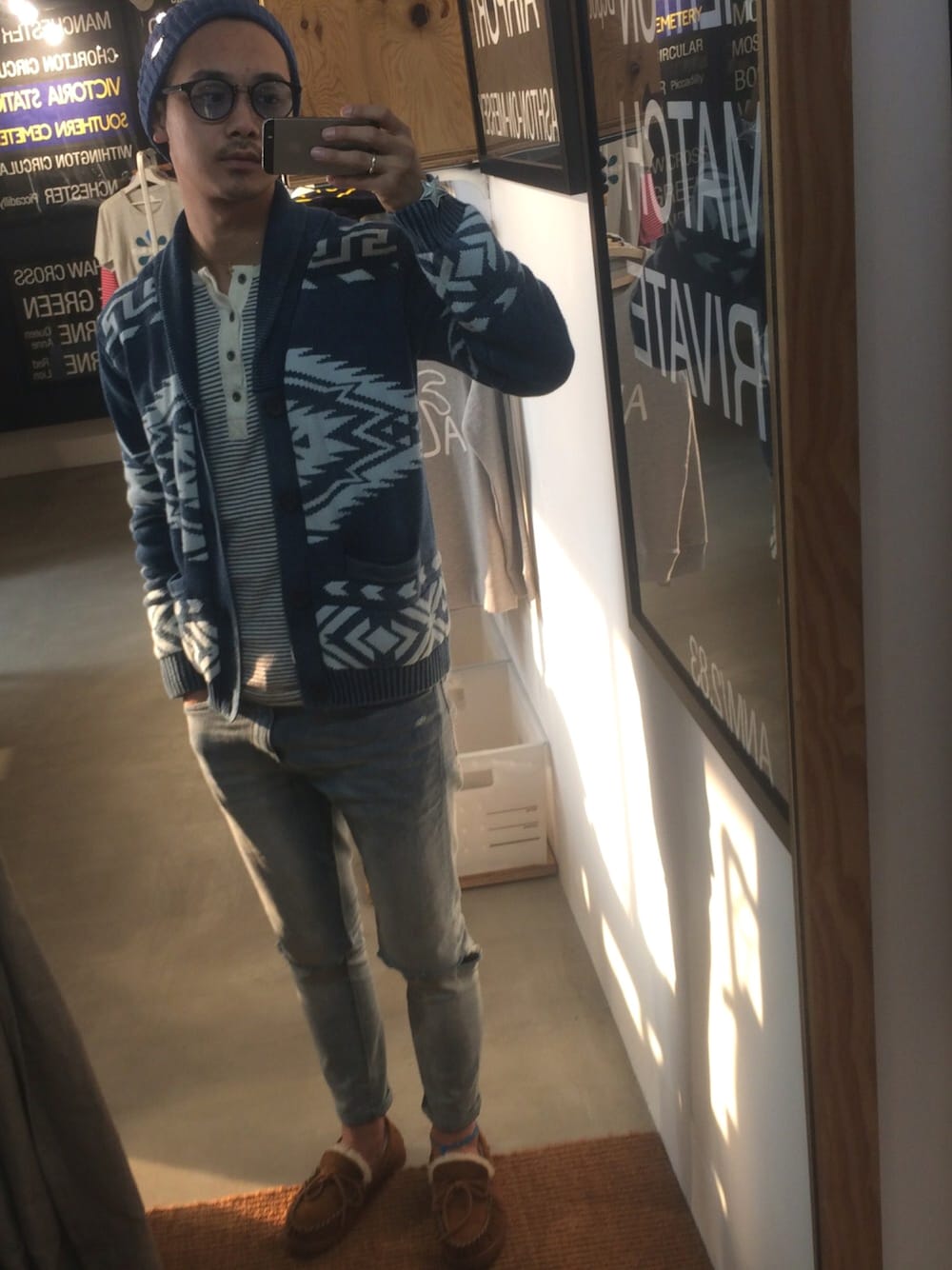 「ThreeArrows、RonHerman、H&M、ray ban、VANS、newman、デニム、春コーデ、期間限定ショップ」｜「Ron Hermanのアイテム（カーディガン/ボレロ、ブルー系）」を使った、$$$_threearrowsさん（メンズ・165cm）の冬コーディネートの1枚目の写真