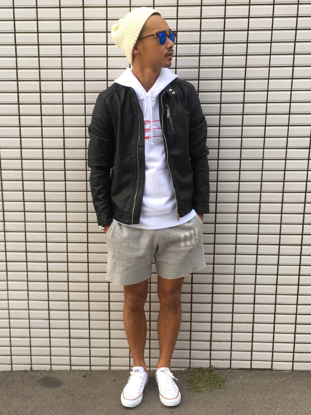 「ThreeArrows、H&M、Ron Herman、converse、EDIFICE、ray ban、レザージャケット、秋コーデ、スリーアローズ」｜「ThreeArrowsのアイテム（パーカー、グレー系）」を使った、$$$_threearrowsさん（メンズ・165cm）の秋コーディネートの1枚目の写真