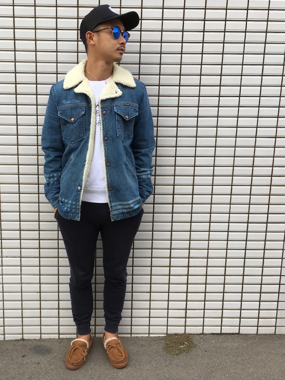 「ThreeArrows、Ron Herman、Wrangler、H&M、VANS、ray ban、ランチコート、スリーアローズ」｜「ThreeArrowsのアイテム（キャップ、ブラック系）」を使った、$$$_threearrowsさん（メンズ・165cm）の秋コーディネートの1枚目の写真