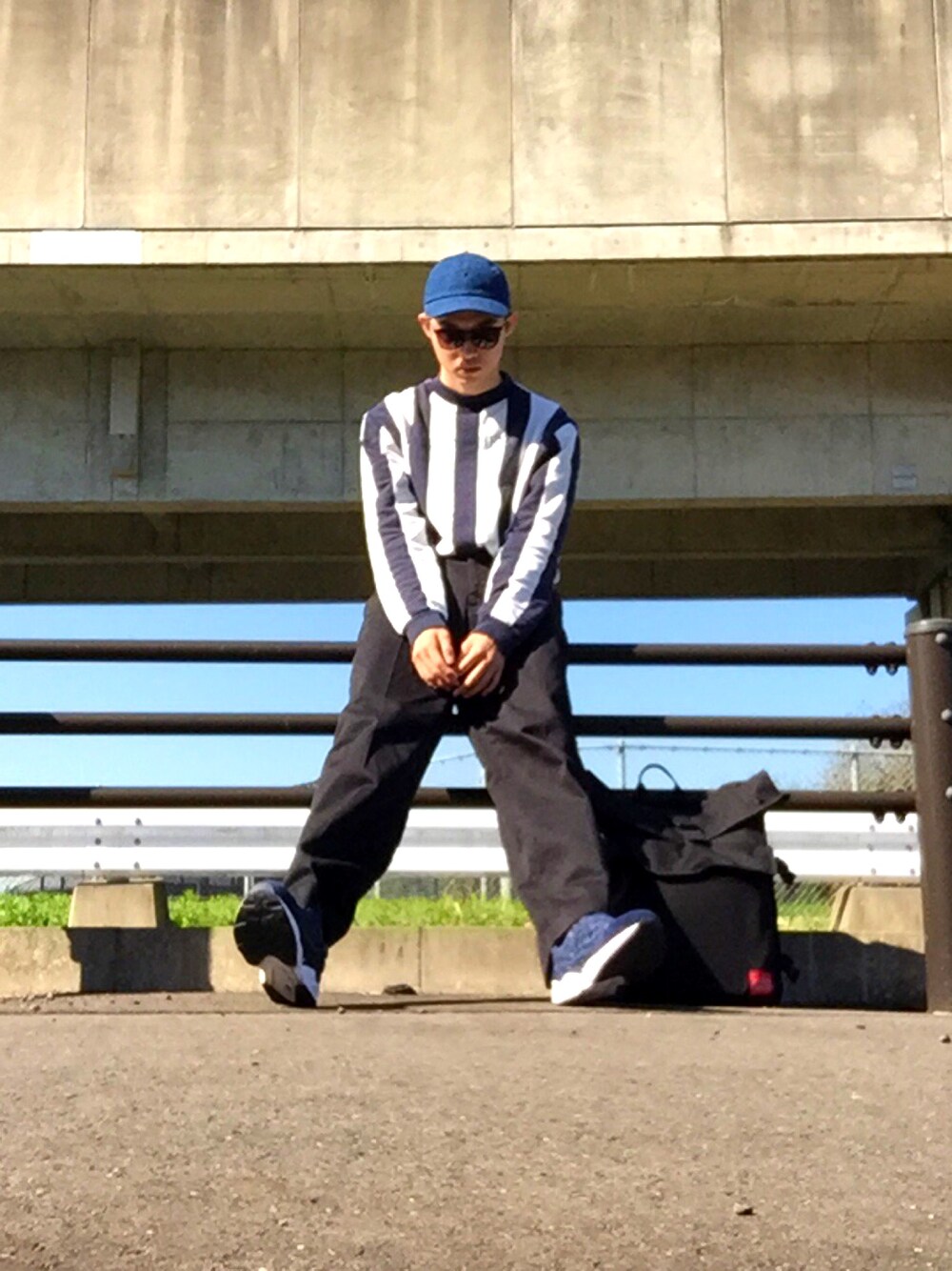 「モード、ストリート、ストリートMIX、Roundel by London Underground、FACETASM、Dickies、INSTA PUMP FURY、reebok、PUMP FURY、スニーカー」｜「niko and...のChampion/ ロゴキャップ【niko and...】（キャップ、ブルー系）」を使った、HARUさん（メンズ・179cm）の秋コーディネートの1枚目の写真