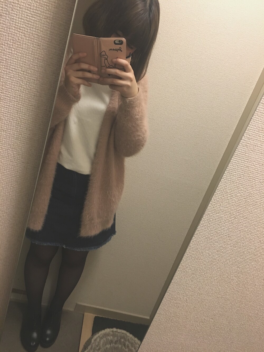 「pink、denim skirt」｜「E hyphen world galleryのアイテム（ジャケット/アウター、ピンク系）」を使った、SENRIさん（レディース・162cm）の秋コーディネートの1枚目の写真