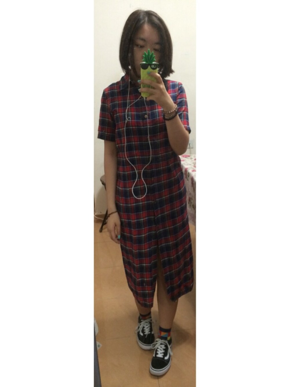 「VANSのアイテム（スニーカー、ブラック系）」を使った、YEE TUNG C.さん（レディース・157cm）の夏コーディネートの1枚目の写真