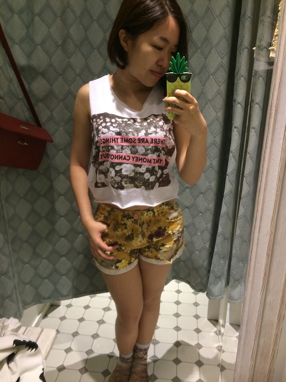 「stradivariusのアイテム（タンクトップ、ホワイト系）」を使った、YEE TUNG C.さん（レディース・157cm）の秋コーディネートの1枚目の写真