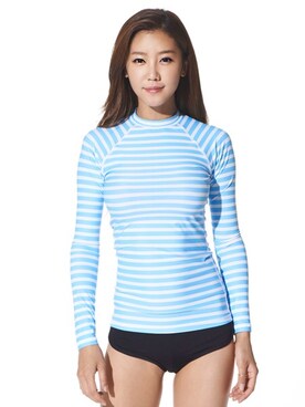 「LIVR rashguard（水着、ホワイト系）」を使った、iloveroxy.comさん（レディース・169cm）の夏コーディネート