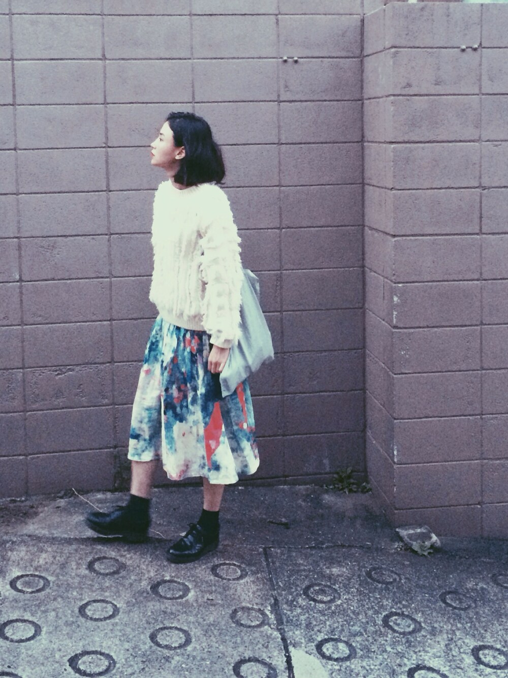 「ART、ワンピース、セーター、ホワイト、ペイント」｜「bulle de savonのアイテム（ワンピース、ブルー系）」を使った、Julia Shortreedさん（レディース・171cm）の秋コーディネートの1枚目の写真
