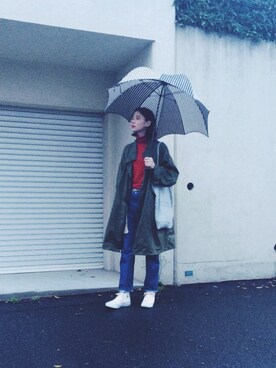 「VIA BUS STOP（ヴィアバスストップ）のアイテム（アクセサリー）」を使った、Julia Shortreedさん（レディース・171cm）の秋コーディネート