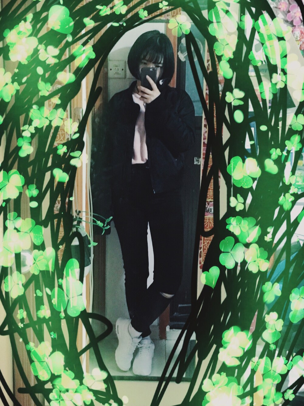 「NIKEのNIKE Sneakers（スニーカー、ホワイト系）」を使った、blablabamboochuckさん（レディース・160cm）の冬コーディネートの1枚目の写真