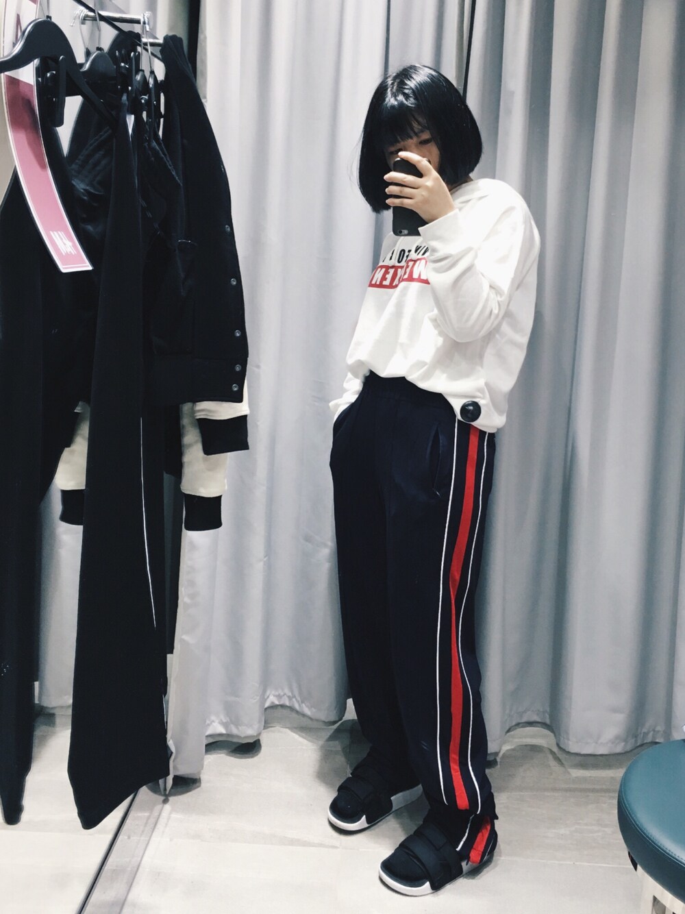 「H&Mのアイテム（チノパンツ、ブルー系）」を使った、blablabamboochuckさん（レディース・158cm）の秋コーディネートの1枚目の写真