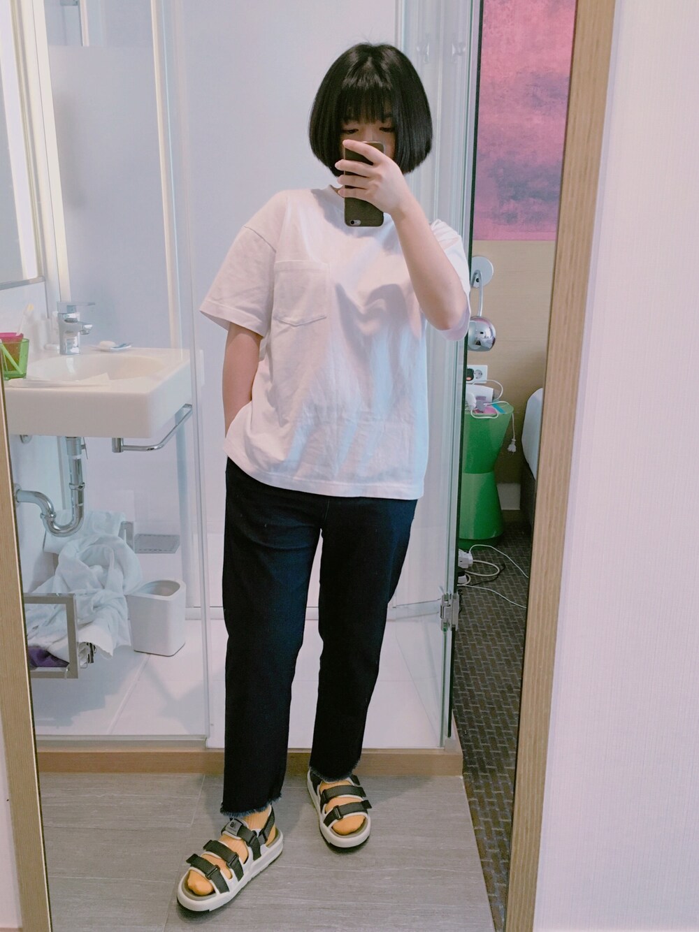 「UNIQLOのアイテム（Tシャツ/カットソー、ホワイト系）」を使った、blablabamboochuckさん（レディース・158cm）の秋コーディネートの1枚目の写真