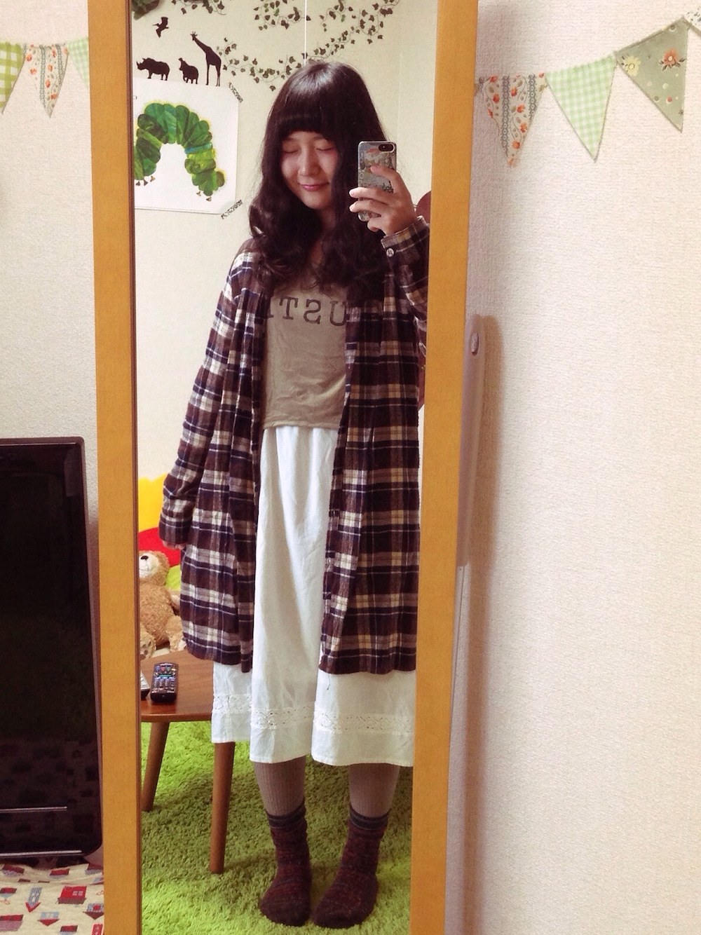 「シャツスタイル、ワンピース」｜「earth music&ecologyのアイテム（ワンピース、ホワイト系）」を使った、m o e m iさん（レディース・154cm）の冬コーディネートの1枚目の写真