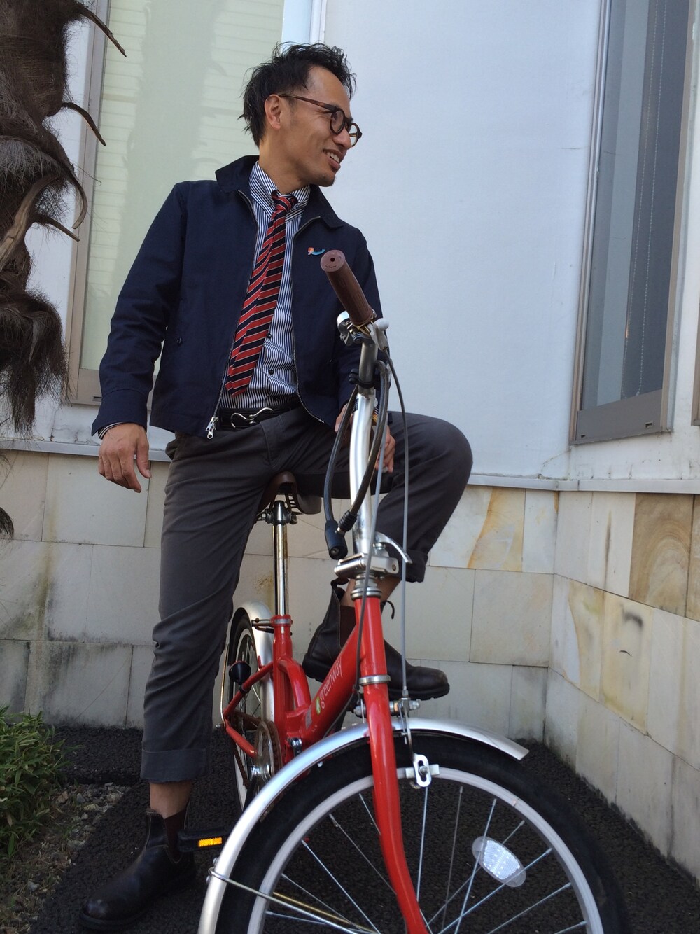「Blundstoneのアイテム（ブーツ、ブラック系）」を使った、TOMOFUMI KUMAZAKIさん（メンズ・165cm）の秋コーディネートの1枚目の写真