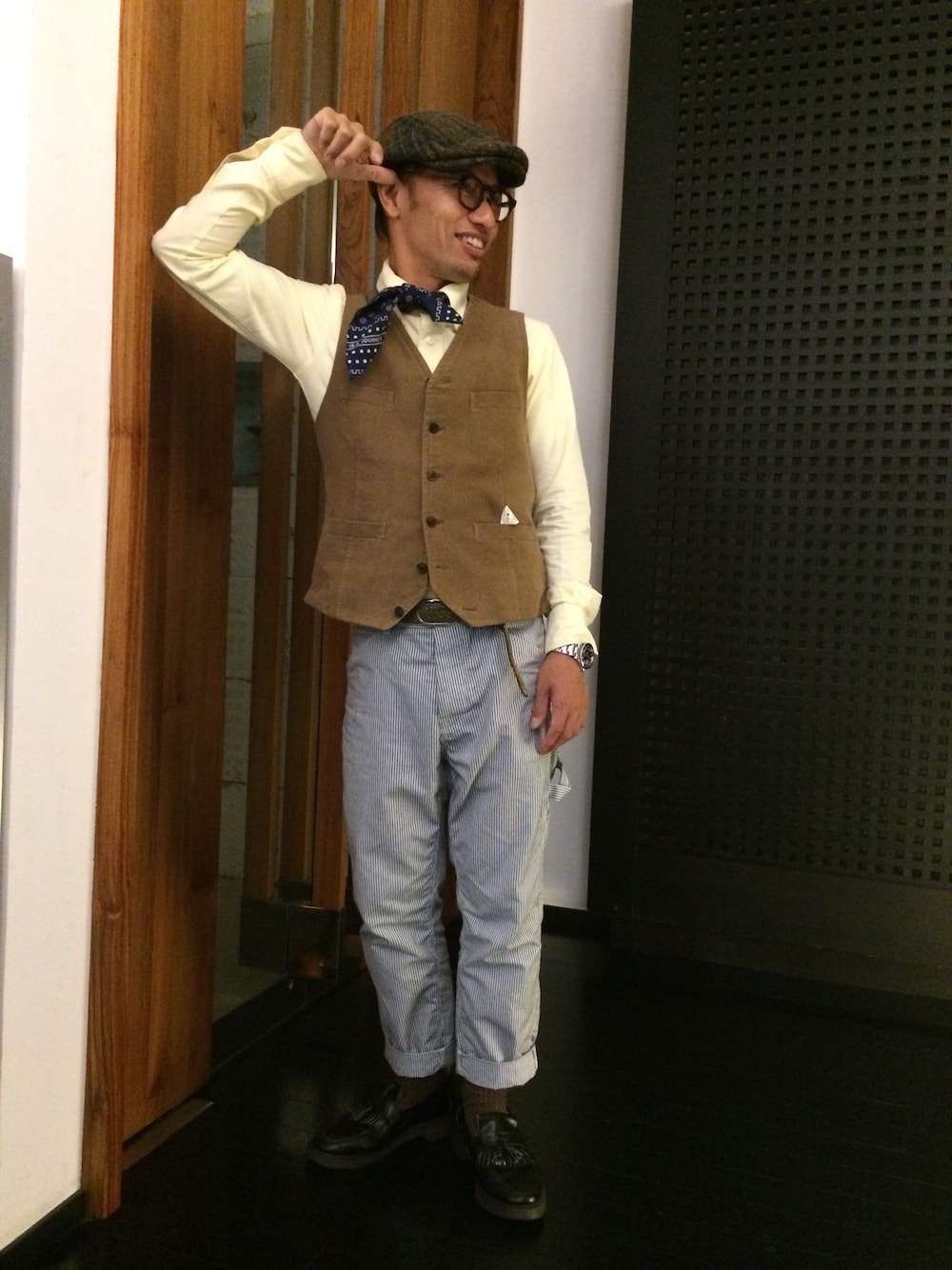 「ジレ、ハンチング」｜「KATO`のアイテム（その他パンツ、その他）」を使った、TOMOFUMI KUMAZAKIさん（メンズ・165cm）の秋コーディネートの1枚目の写真