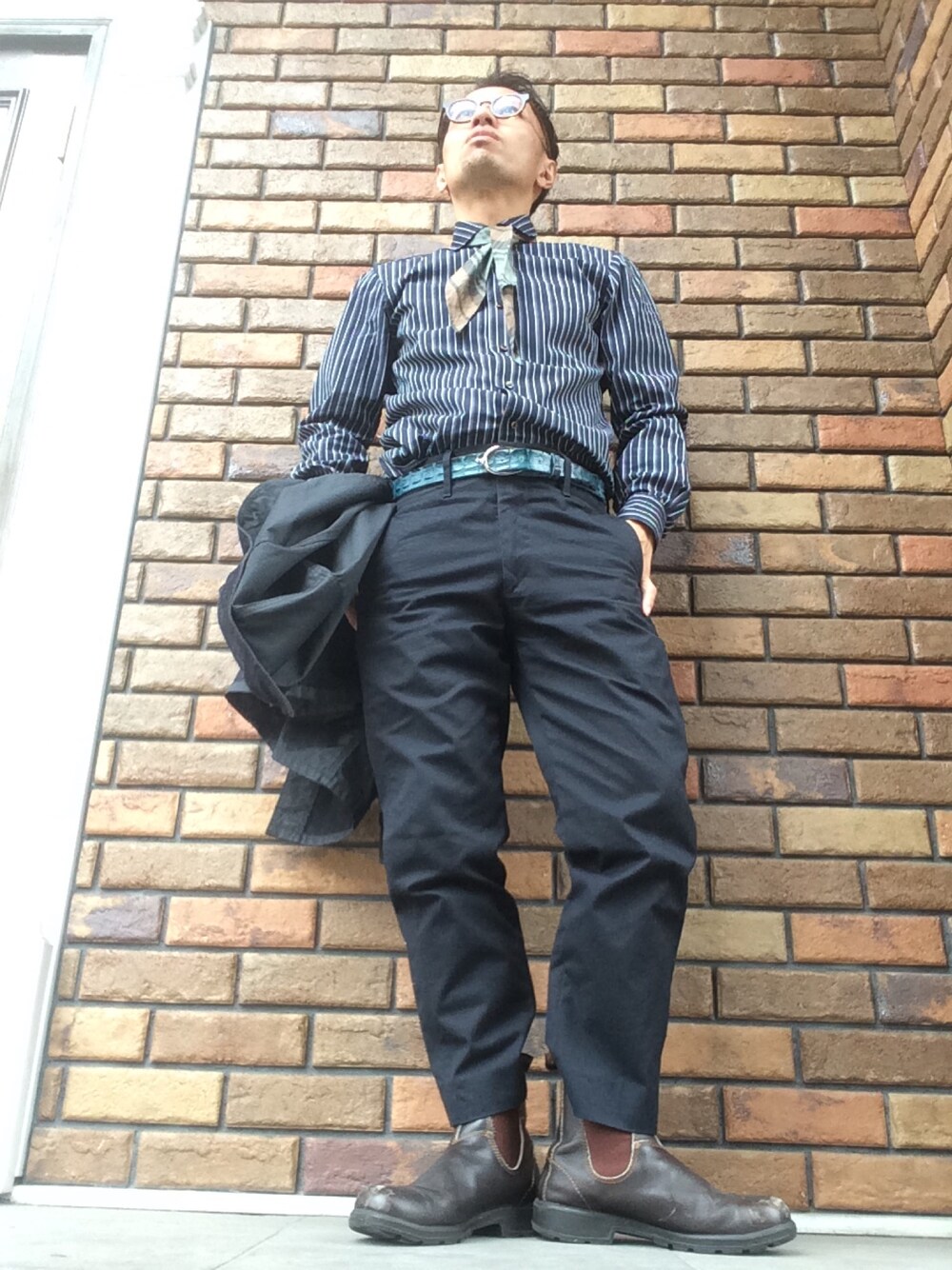 「クロコダイル」｜「Blundstoneのアイテム（ブーツ、ブラック系）」を使った、TOMOFUMI KUMAZAKIさん（メンズ・165cm）の秋コーディネートの1枚目の写真