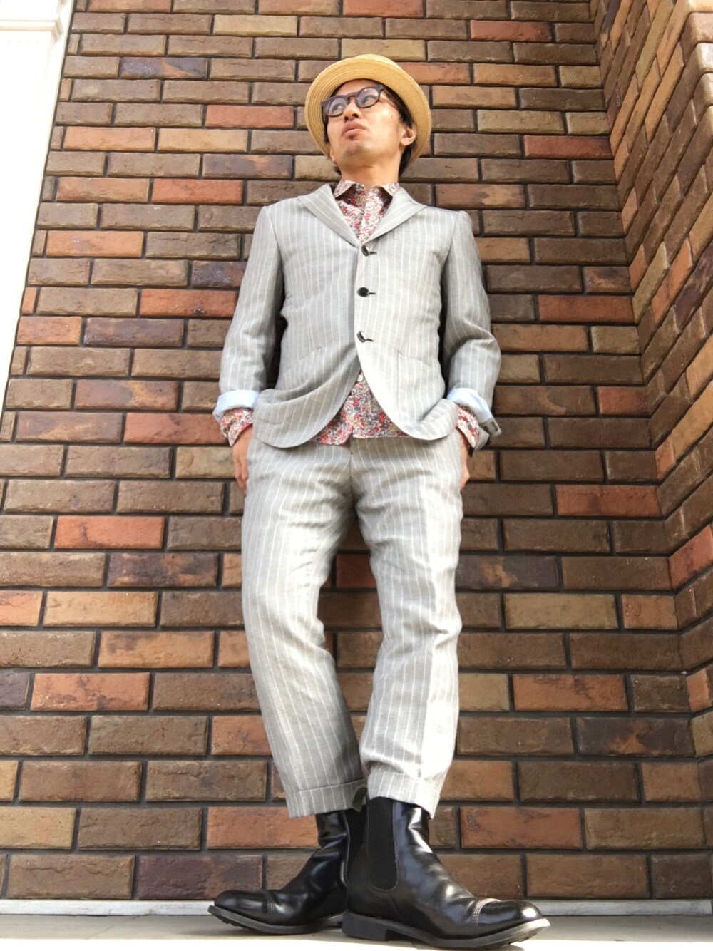 「リゾート、カンカン帽、ストライプ」｜「SANDERSのアイテム（ドレスシューズ、ブラック系）」を使った、TOMOFUMI KUMAZAKIさん（メンズ・164cm）の春コーディネートの1枚目の写真