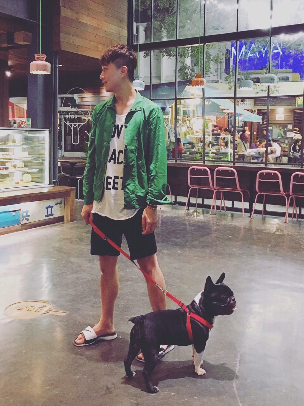 「Chiang Mai」｜「ACNEのアイテム（マウンテンパーカー、グリーン系）」を使った、YokoYoungさん（メンズ・181cm）の冬コーディネートの1枚目の写真
