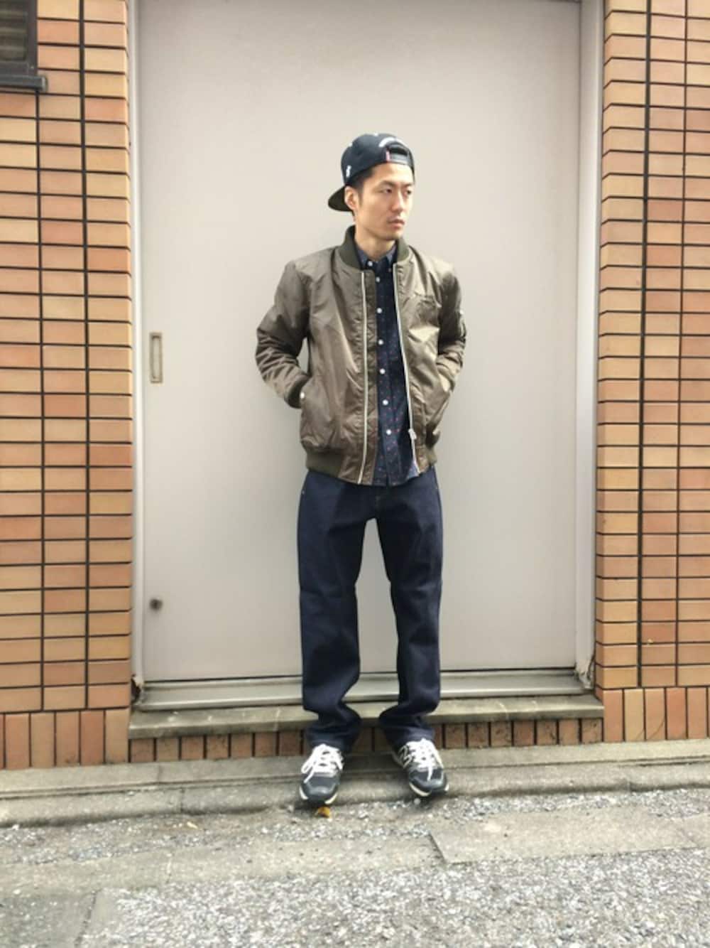 「ネルシャツ、MA-1、ニューバランス、ストリート、カーキ、ＢＢキャップ、ストリートMIX、DOUBLE STEAL、ダブルスティール」｜「DOUBLE STEALのALOHA MA-1 JKT（ナイロンジャケット、グリーン系）」を使った、まっつんさん（メンズ・173cm）の冬コーディネートの1枚目の写真