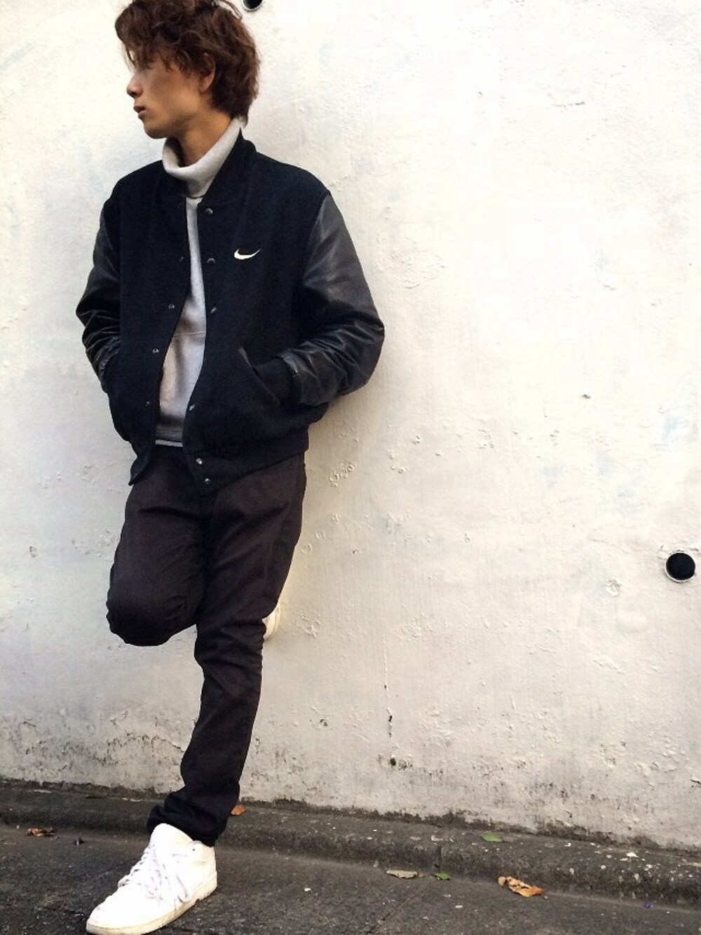 「ナイキスニーカー、ナイキ」｜「NIKEのアイテム（スタジャン、ブラック系）」を使った、Masato Imachiさん（メンズ・172cm）の秋コーディネートの1枚目の写真