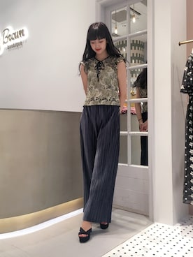 「アイテム（サンダル）」を使った、erina sumitomoさん（レディース・168cm・10代）の秋コーディネート