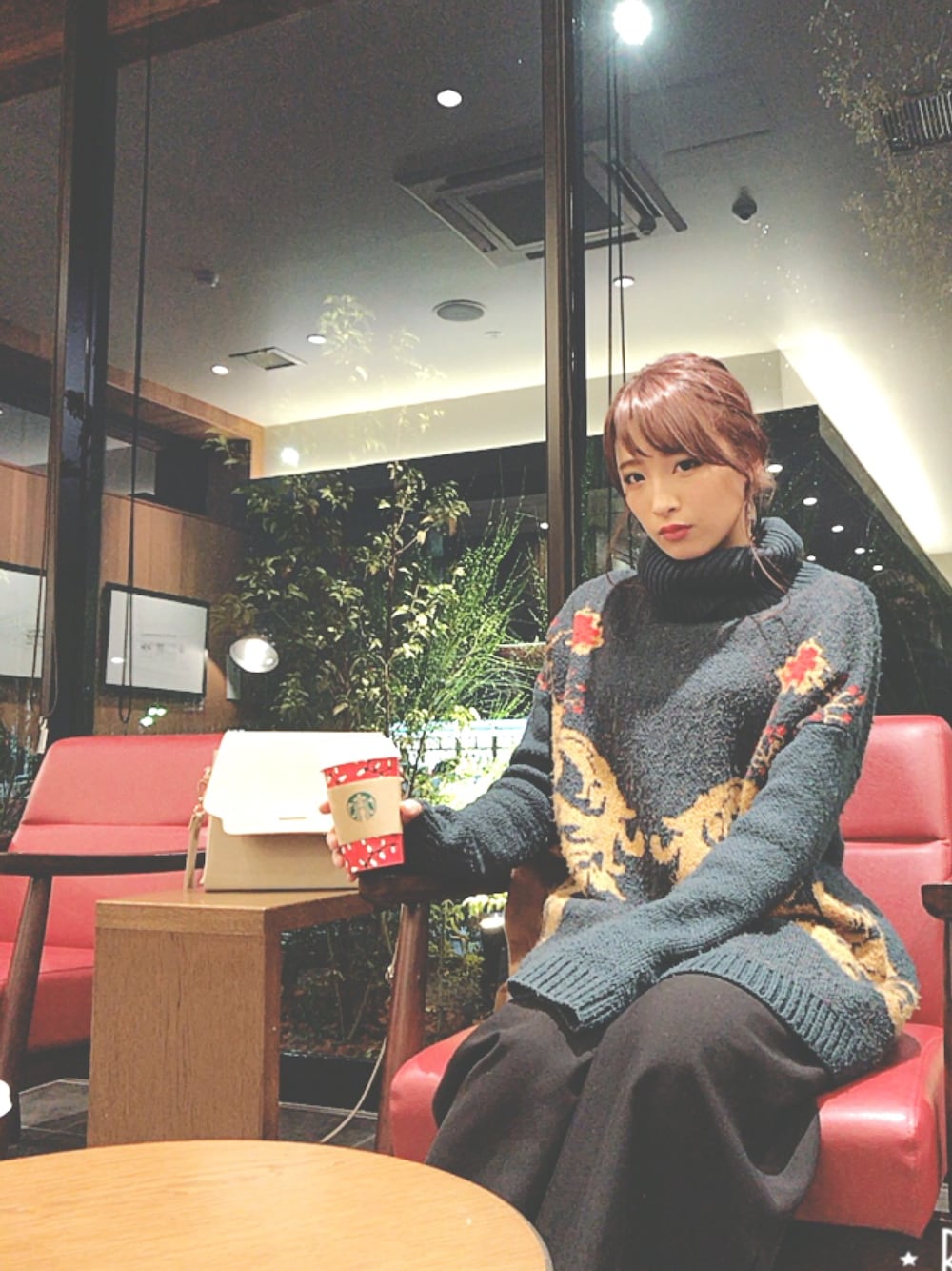 「休日スタイル」｜「H&Mのアイテム（ニット/セーター、グリーン系）」を使った、二瓶有加（PINK CRES.）さん（レディース・159cm）の秋コーディネートの1枚目の写真