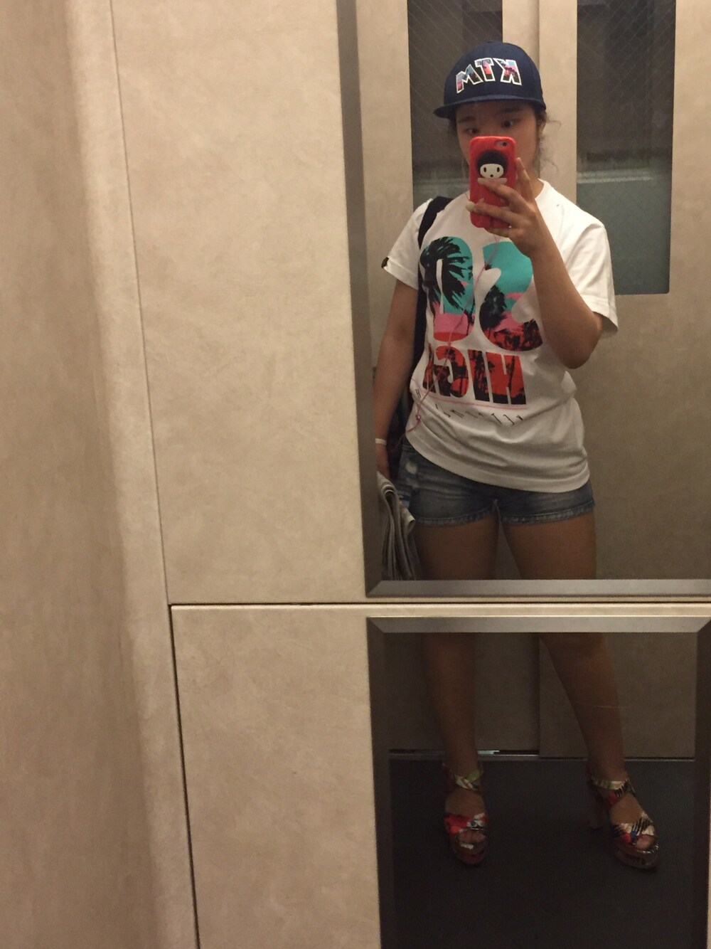 「ケツメイシ、夏の思い出、宮古島ロックフェス、ケツT、KTMキャップ、KTMバック、Tシャツ、Tシャツ×デニム、デニム、沖縄に行きたい」｜「KTM STOREのアイテム（Tシャツ/カットソー、ホワイト系）」を使った、多分、夜風。さん（レディース・151cm）の夏コーディネートの1枚目の写真