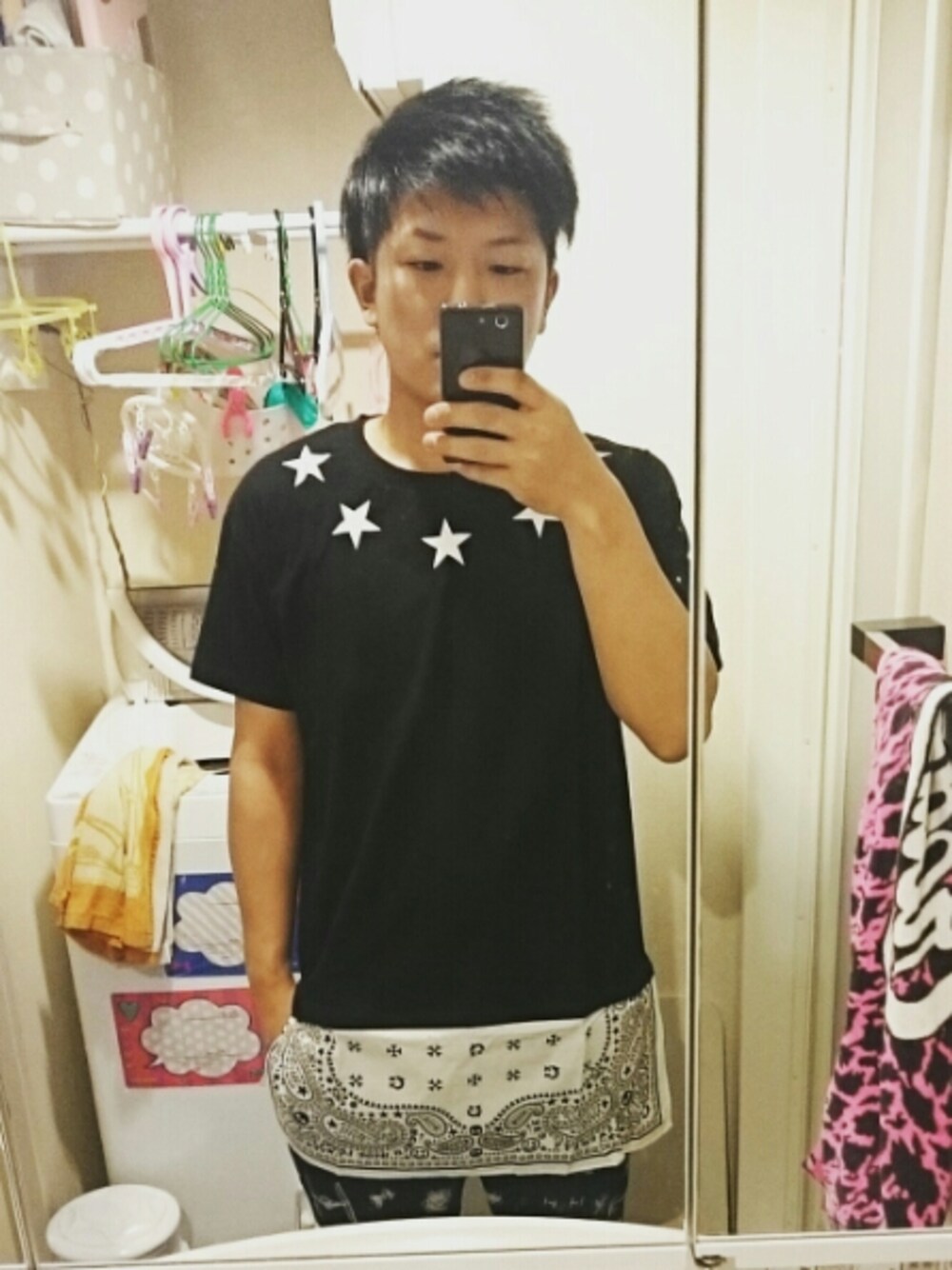 「WORLDWIDELOVE!」｜「WORLD WIDE LOVE!のアイテム（Tシャツ/カットソー、ブラック系）」を使った、ＹＵＳＵＫＥ １９８６さん（メンズ・167cm）の春コーディネートの1枚目の写真