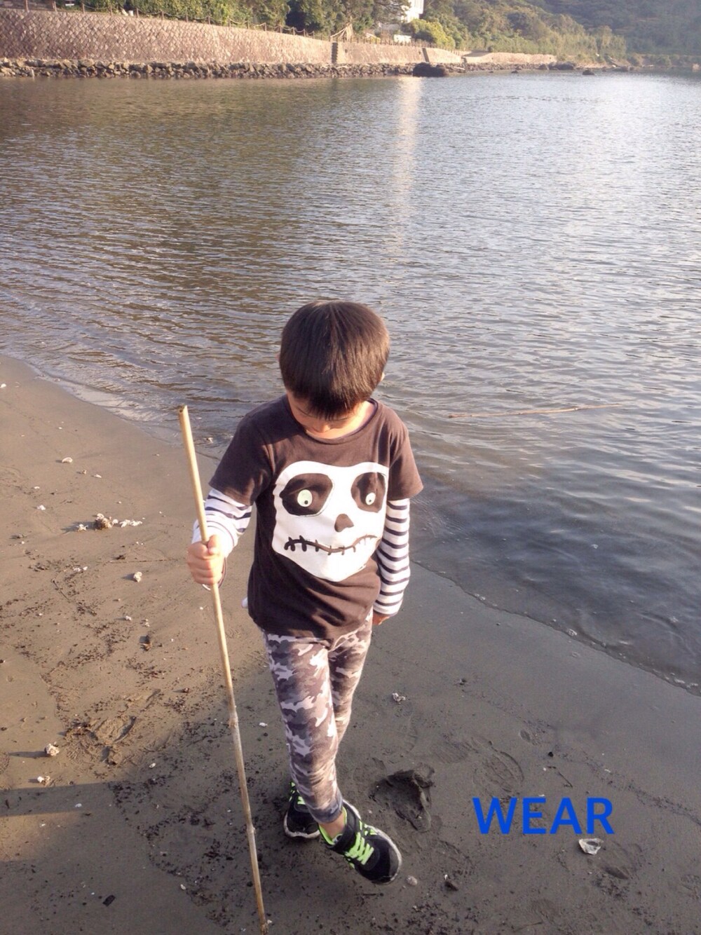「男の子、メイサイ柄、ブラック、ナイキ」｜「H&Mのアイテム（Tシャツ/カットソー、ブラック系）」を使った、junmarleyさん（キッズ・110cm）の秋コーディネートの1枚目の写真