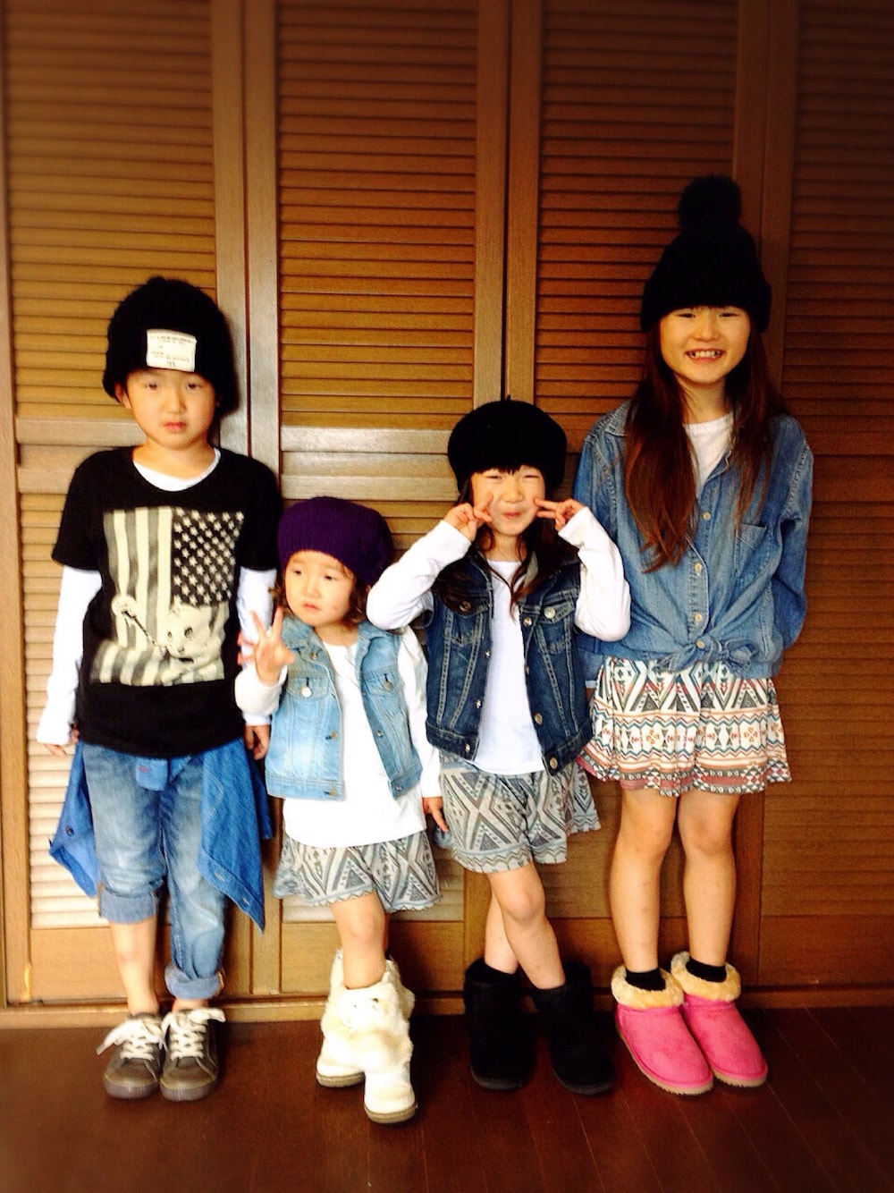「ドラフトAZ、デニム、シロシャツ、キッズファッション」｜「AZUL by moussyのアイテム（パンツ、グレー系）」を使った、junmarleyさん（キッズ・120cm）の春コーディネートの1枚目の写真