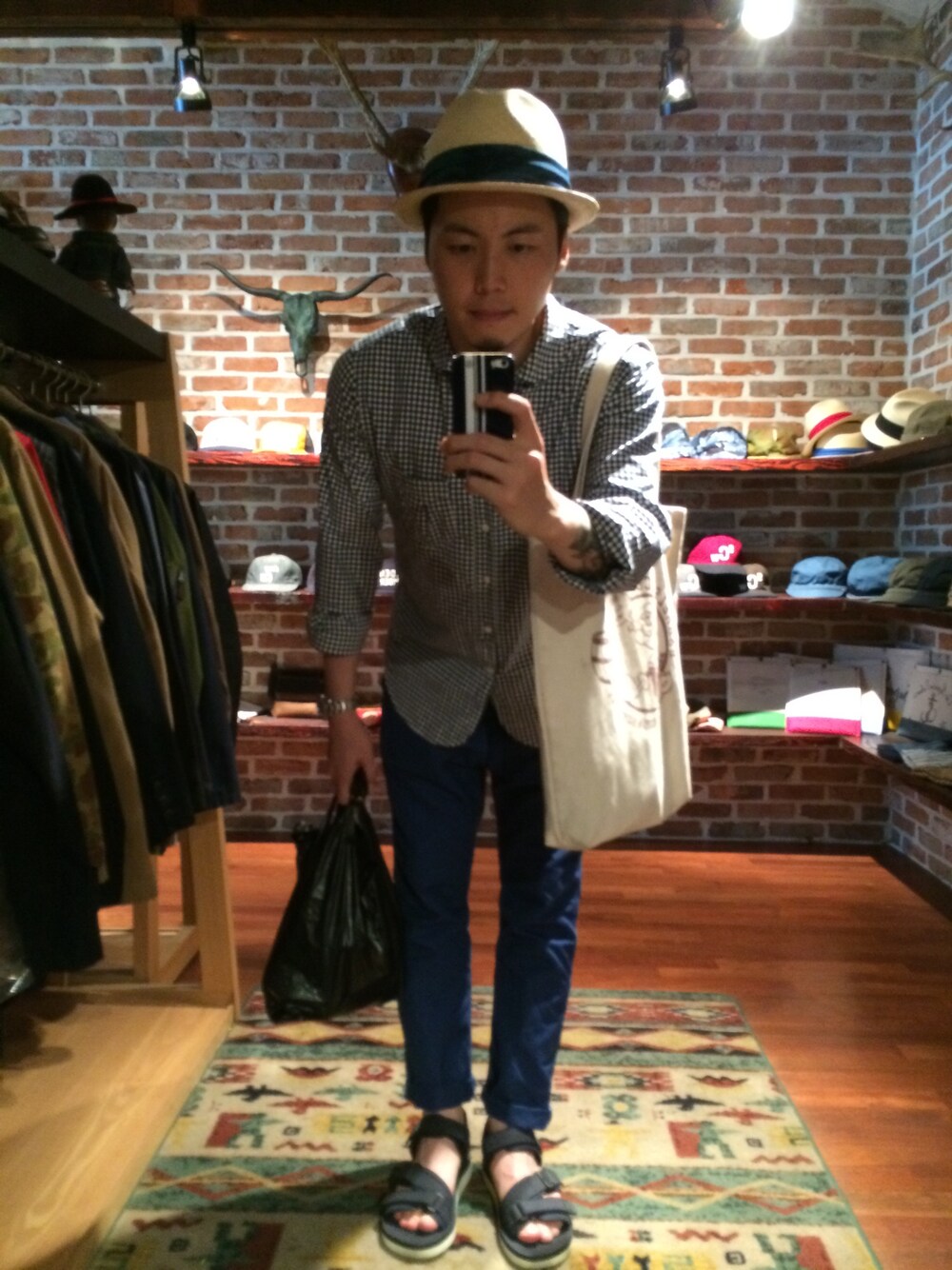 「nanamica、suicoke、sanfranciscohat、COVERNAT」｜「SAN FRANCISCO HATのPanama hat（ハット、ブルー系）」を使った、이욱さん（メンズ・175cm）の夏コーディネートの1枚目の写真