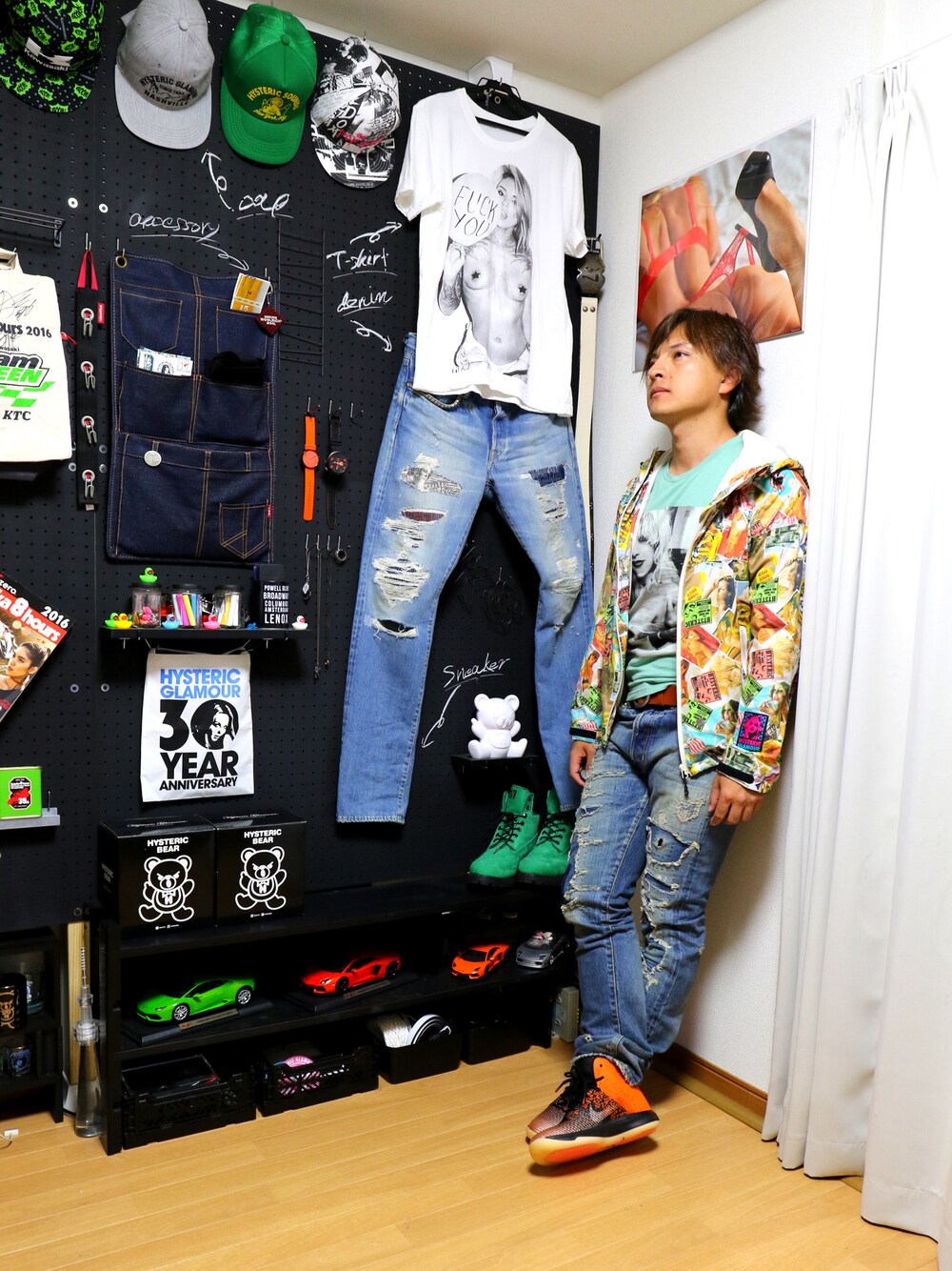 「秋のコーデ、スニーカー、デニムパンツ、ダメージデニムパンツ、ヒステリックグラマー、Hysteric Glamour、AIR JORDAN、ジョーダン、オレンジ、Jordan」｜「HYSTERIC GLAMOURのALL MESSED UP総柄 フーデッドJK（ナイロンジャケット、その他）」を使った、K-37さん（メンズ・170cm）の秋コーディネートの1枚目の写真