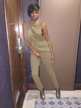 「アイテム（ブーティ、ゴールド系）」を使った、StyledByJennさん（レディース・157cm）の秋コーディネート