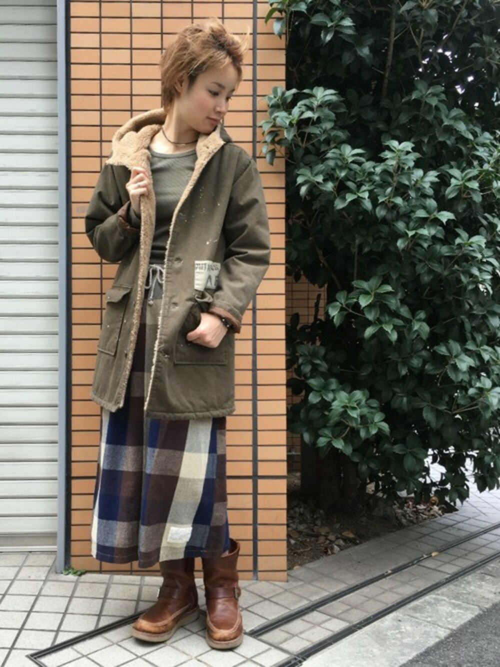 「チェック、アウター、ミリタリー、ブーツ、カーキ、ロングスカート、OLD BETTY'S、ウエストイン、リブT」｜「PISTORELOのアイテム（ブーツ、ブラウン系）」を使った、doco.さん（レディース・163cm）の秋コーディネートの1枚目の写真