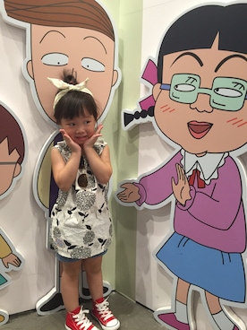 「CONVERSE（コンバース）のアイテム（スニーカー、レッド系）」を使った、Emily さん（キッズ）の夏コーディネート